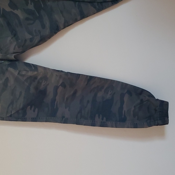 Free Planet Camouflage Jogger Sz S - Picture 3 of 10